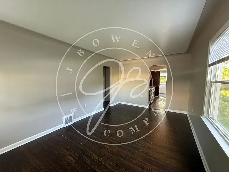 814 Marmion Ave — Photo 2