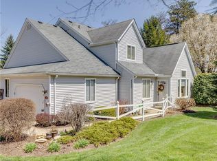 378 Kings Ct, Akron, OH 44321