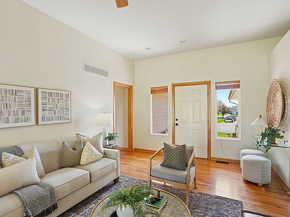 4th image of 1414 W Clubhouse Ct
