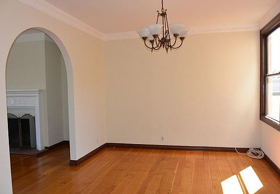 2nd image of 2635 Lombard St