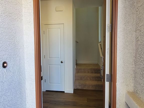 3rd image of 184 Wewatta Ave