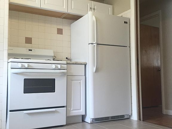 4th image of 26892 Vassar Ave