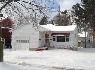 904 S 4th St, Watertown, WI 53094