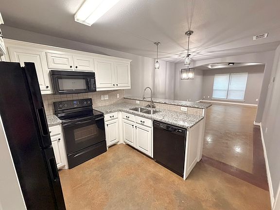 4th image of 271 Lawrence Rd #A