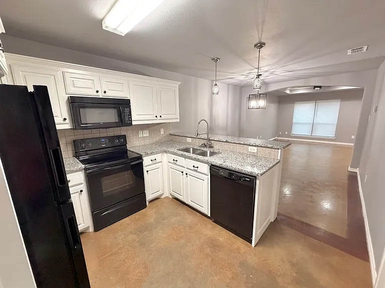 271 Lawrence Rd #A — Photo 4