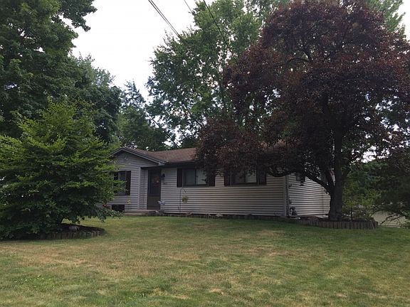 3rd image of 4523 Bonanza Dr NE