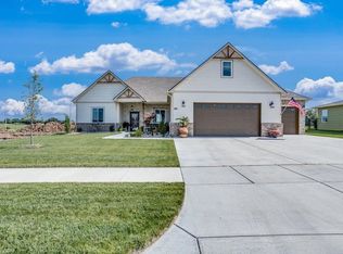 921 E Sapphire Ln, Mulvane, KS 67110