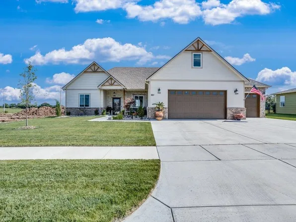 921 E Sapphire Ln, Mulvane, KS 67110