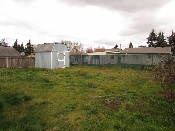 5th image of 4715 74th Pl NE