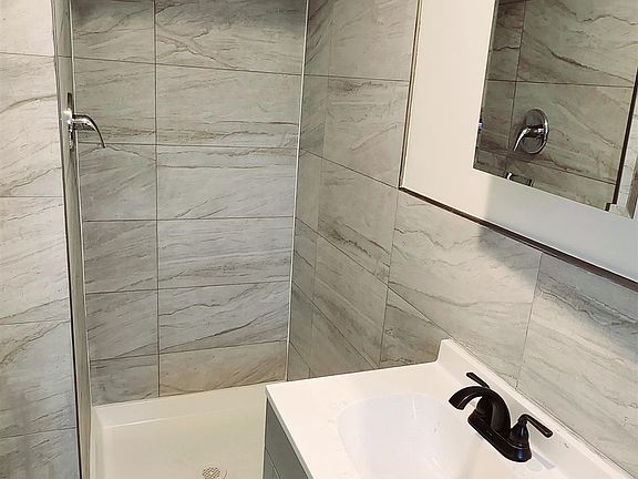 5th image of 125 E Broad St APT 1