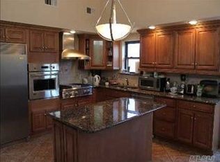 23 Hawkton Pl, Lake Grove, NY 11755