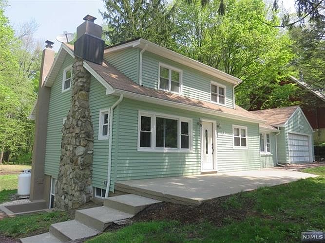 1st image of 3 Fern Ln