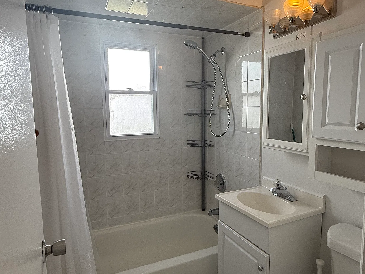 1 bed, 650 sqft, $1,700 — Photo 4
