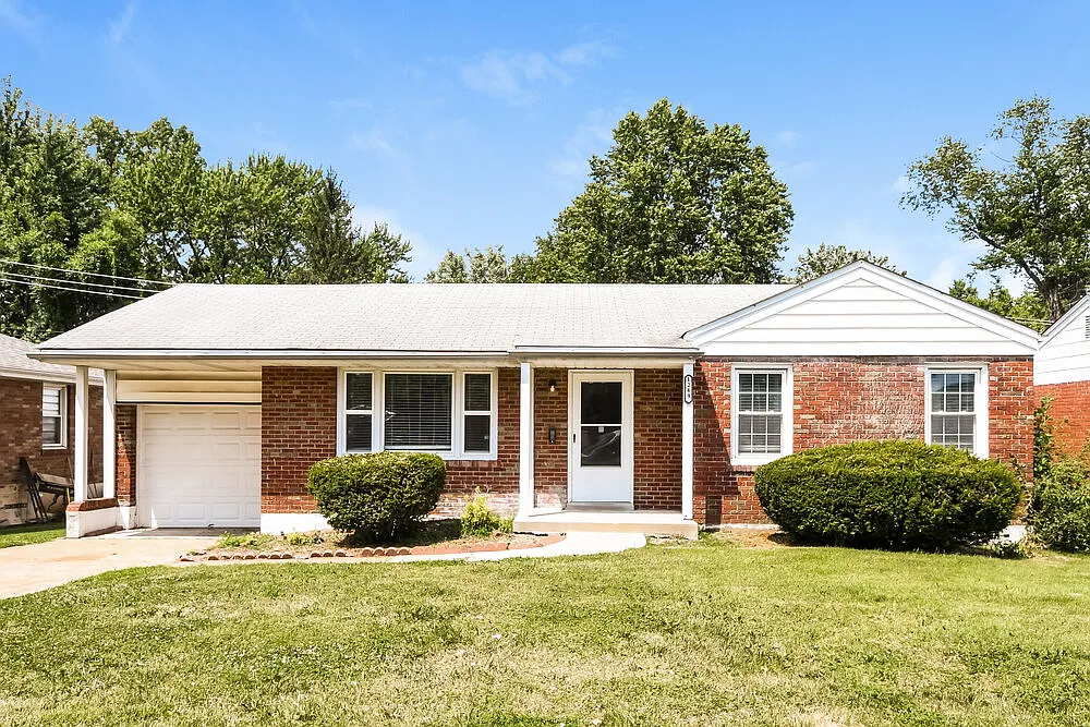 3 bed, 2.0 bath, 1654 sqft, $1,915 — Photo 1