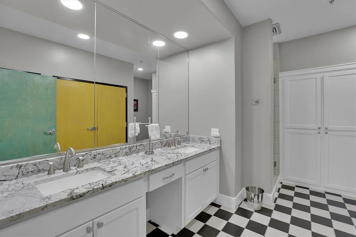Building Photo - 3575 Lone Star Cir #1004