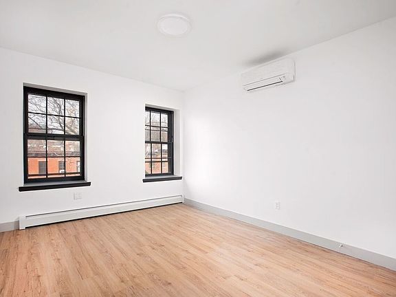 3rd image of 399 Clermont Ave #4R