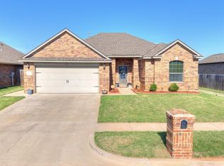 3208 Brookstone Lakes Dr, Yukon, OK 73099