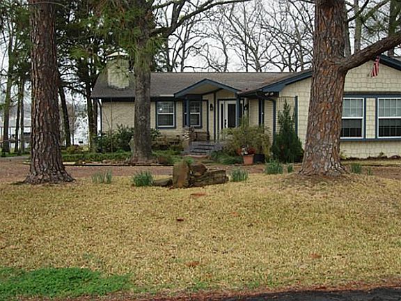 3rd image of 101 Crestwood Cir