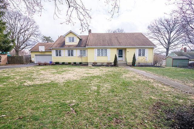 1st image of 801 Chelsea Dr