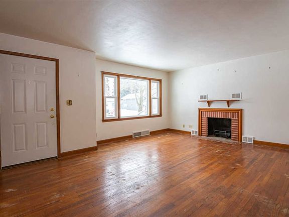 3rd image of 1403 31st St