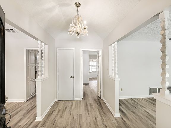 4th image of 3712 Greenbriar Ct