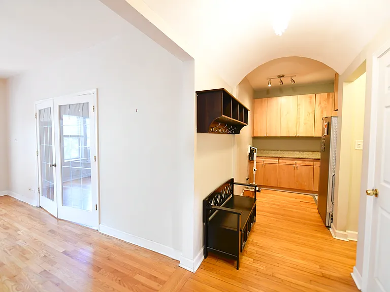 1260 W Pratt Blvd #2 — Photo 2