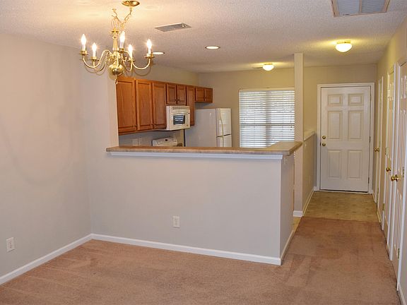 4th image of 121 Lynch Cir