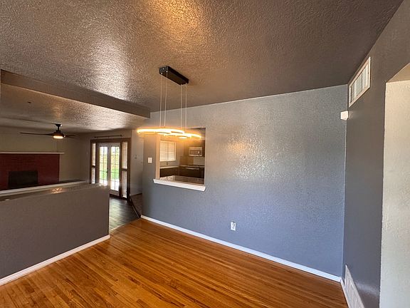 5th image of 10211 Blume St NE