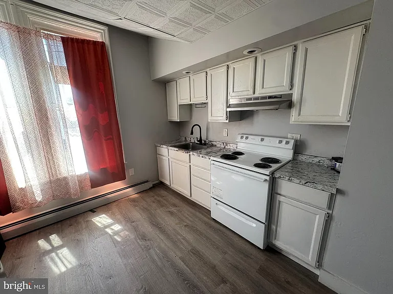 314 W Market St #4 — Photo 1