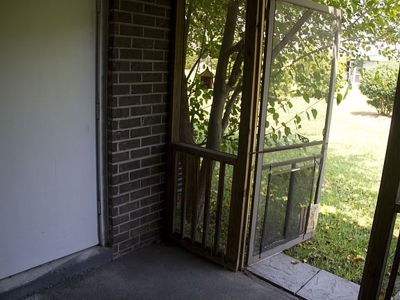 Large Patio & Laundry Room