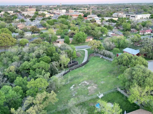 701 Montgomery St, Georgetown, TX 78626