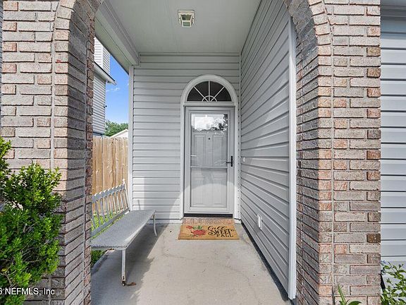 3rd image of 3823 UNION PACIFIC Drive W