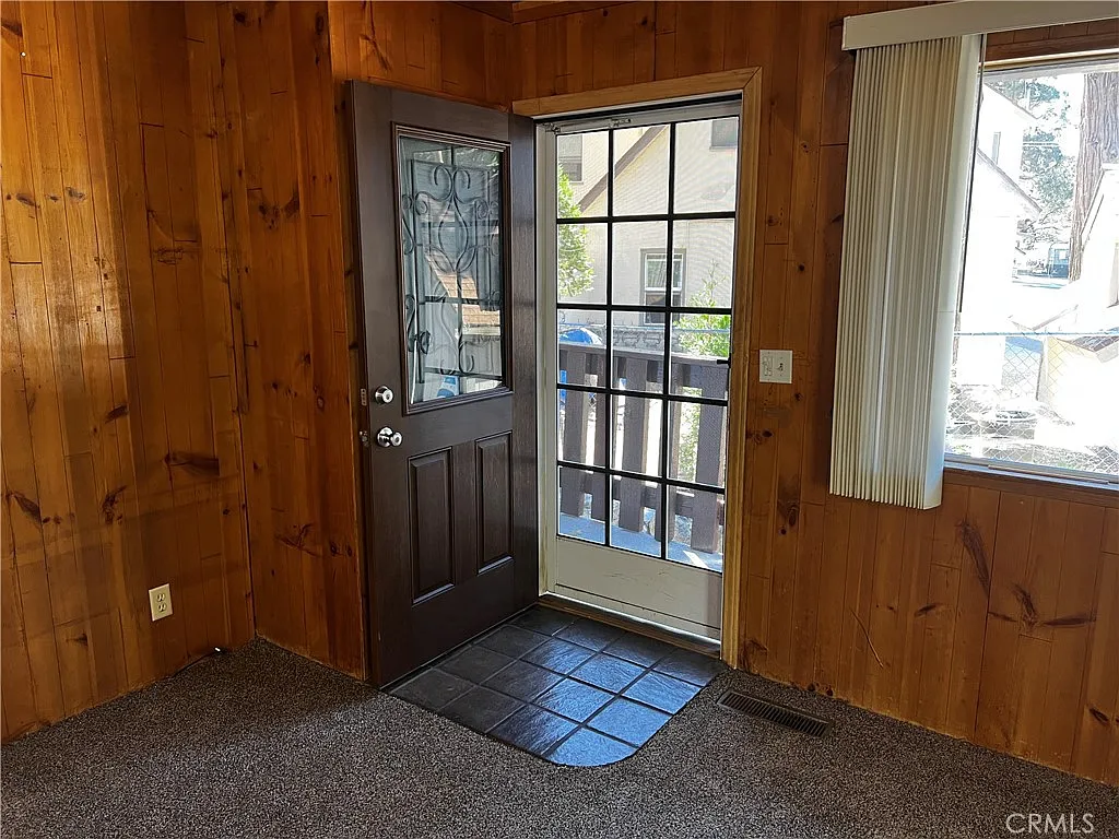 3 bed, 1056 sqft, $2,000 — Photo 4