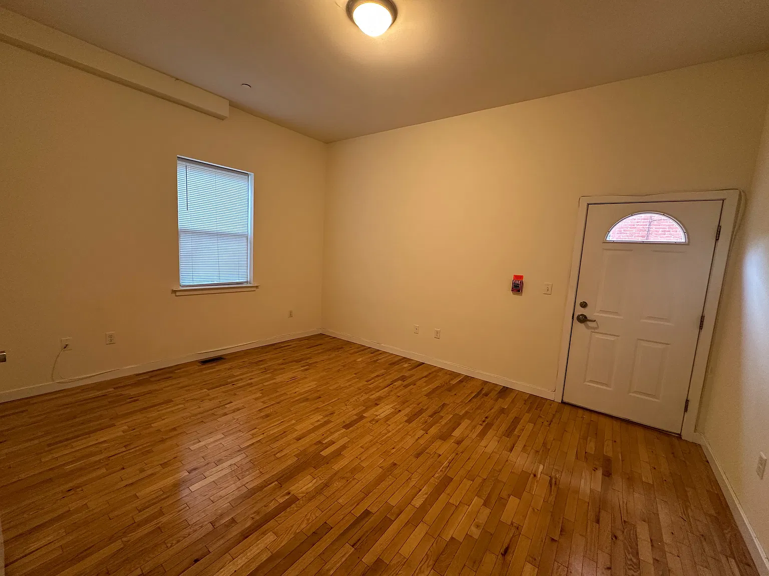 3 bed, 1800 sqft, $2,200 — Photo 3