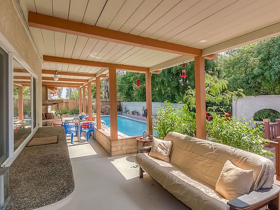 4th image of 2318 Cordoza Ave