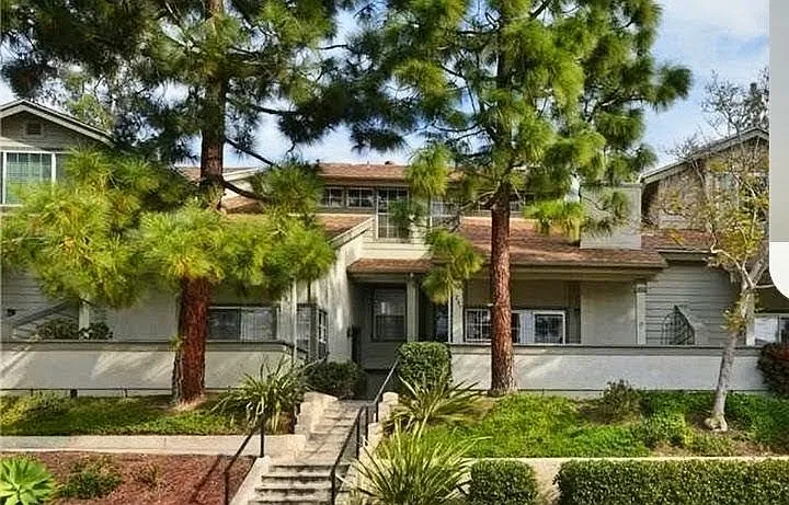 3 bed, 2.5 bath, 1468 sqft, $4,200 — Photo 2