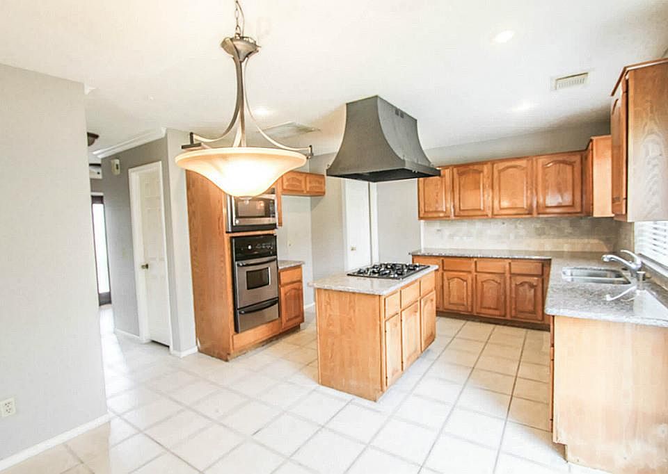 1st image of 3231 Country Club Blvd