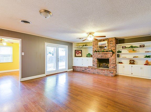 3rd image of 2924 Oak Forest Dr