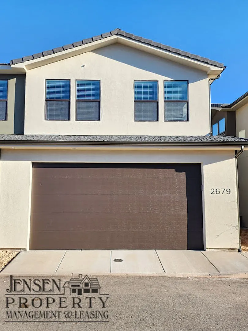 Newer Town Home in St. George- Lazy River & Community Pool — Photo 3
