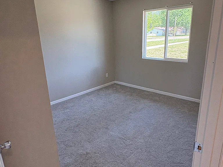 1009 N Walnut St — Photo 9