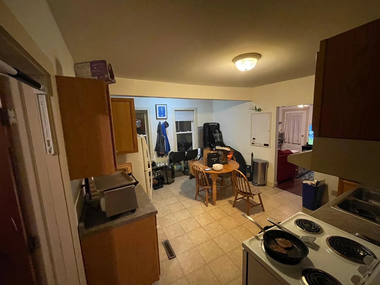 3 bed, 1800 sqft, $2,700 — Photo 4