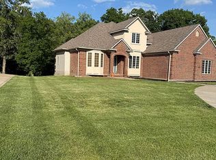 608 Shadow Hill Dr, Clinton, MO 64735