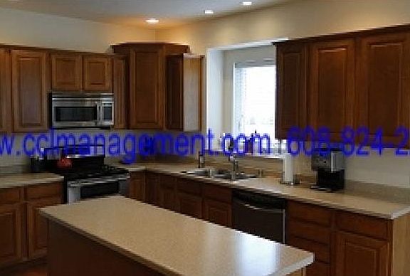 3rd image of 1725 Oakridge Ct