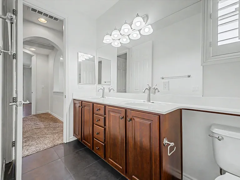 2435 Cordoba Bluff Ct — Photo 23