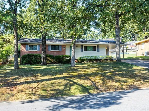 3805 Loch Ln, N Little Rock, AR 72116