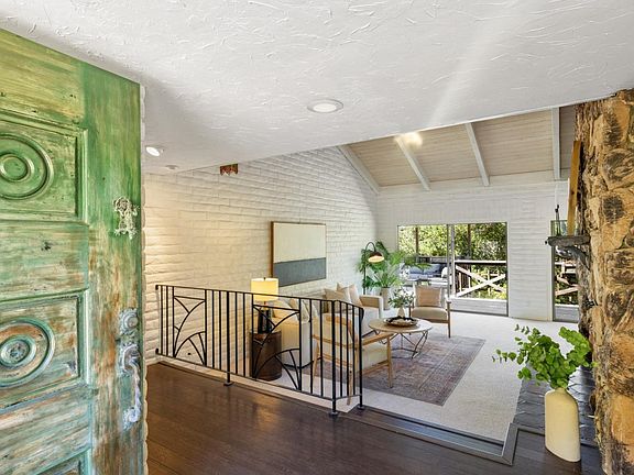 3rd image of 27460 Loma Del Rey