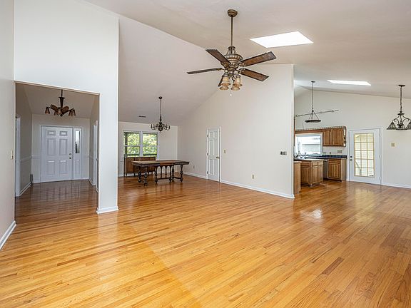4th image of 2682 Starfish Dr