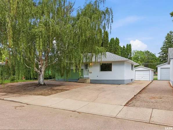 908 X AVENUE N, Saskatoon, SK S7L 3K4