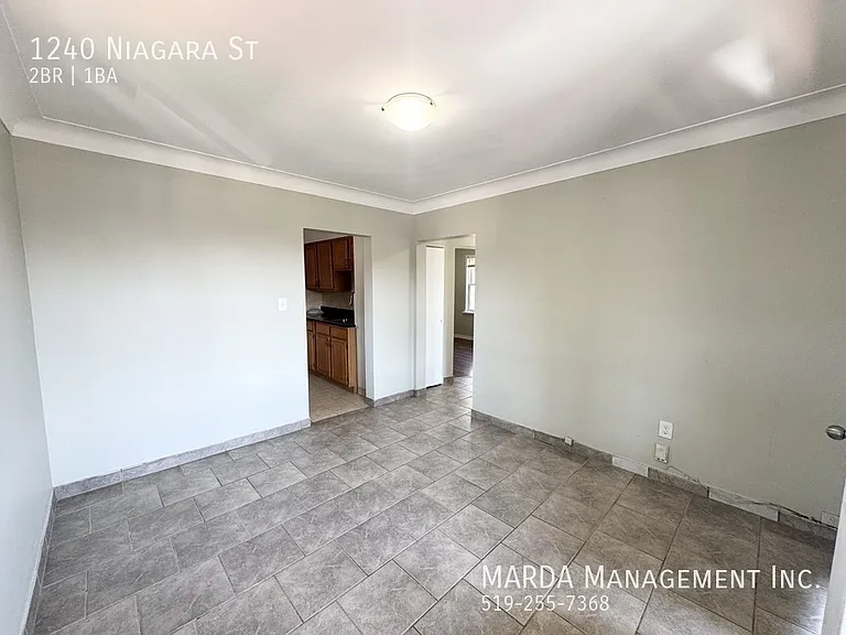 1240 Niagara St — Photo 3