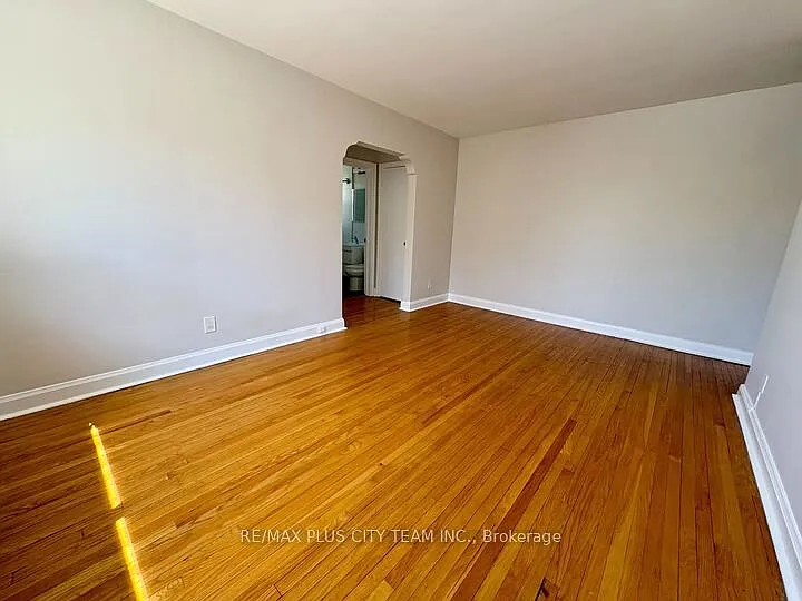 3835 Bathurst St #6 — Photo 2